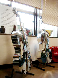 The first aluminum cello, Madoka (right)